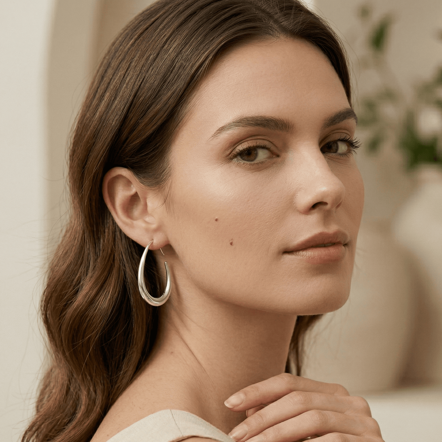 Minimalist Oval Gold Hoop Earrings