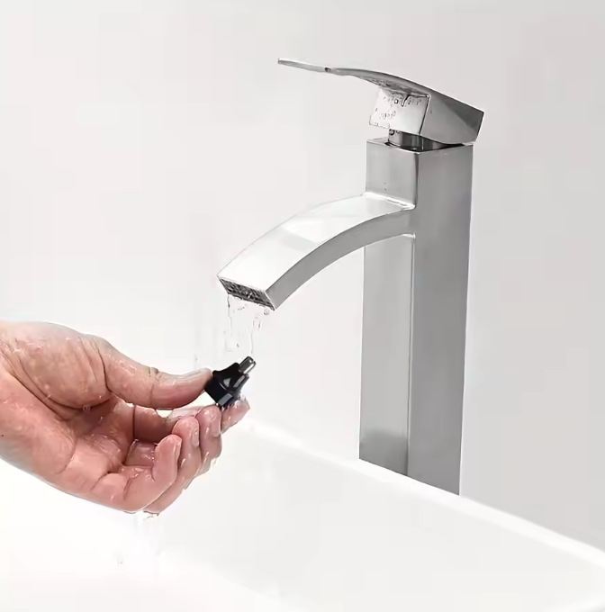 充電式 鼻毛カッター 立体アーチ刃 水洗い可能