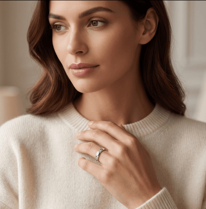 Élyra Curve Ring